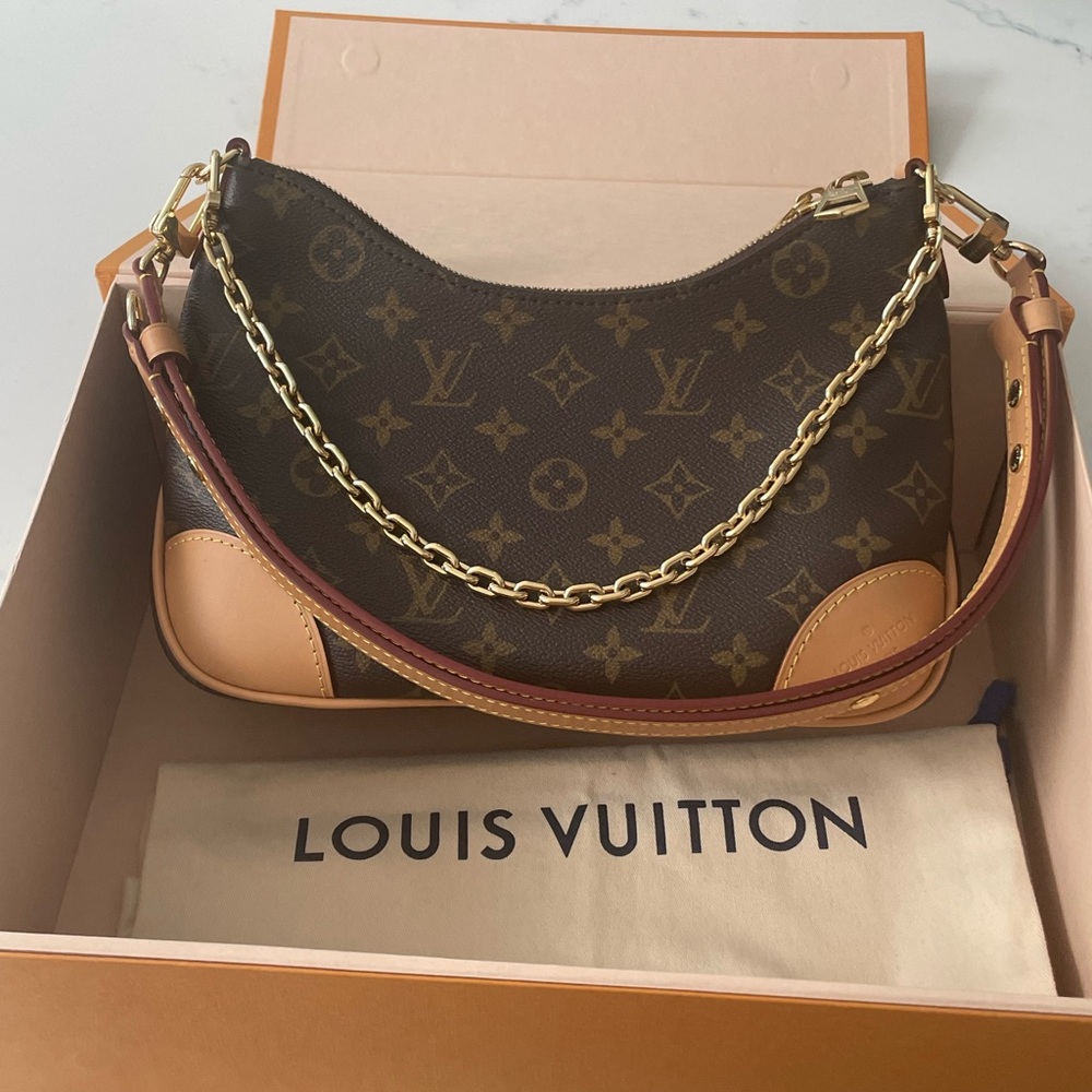 Authentic Louis Vuitton Boulogne PM Handbag - Picture 4 of 12